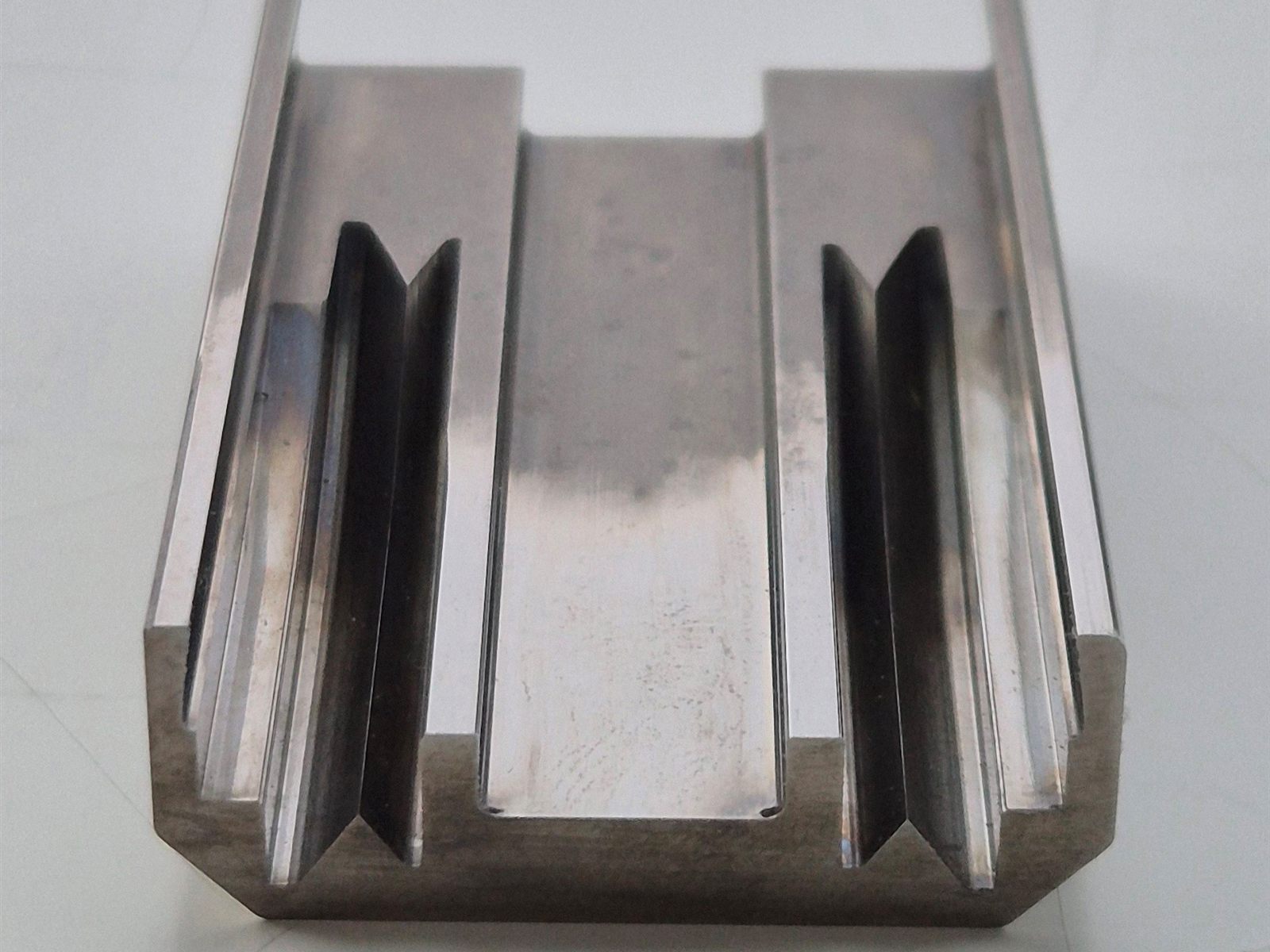 Optisch profilgeschliffener Stempel
