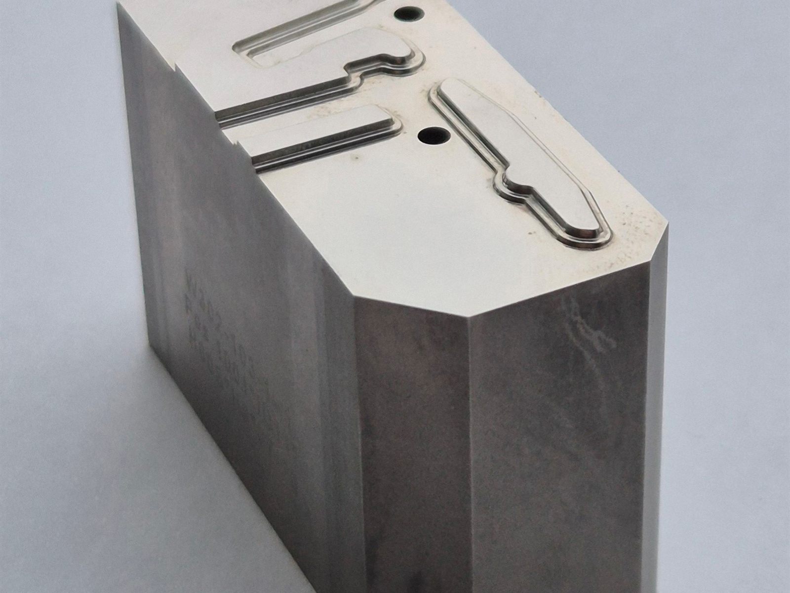 Gefrästes Einzelteil aus Hartmetall
